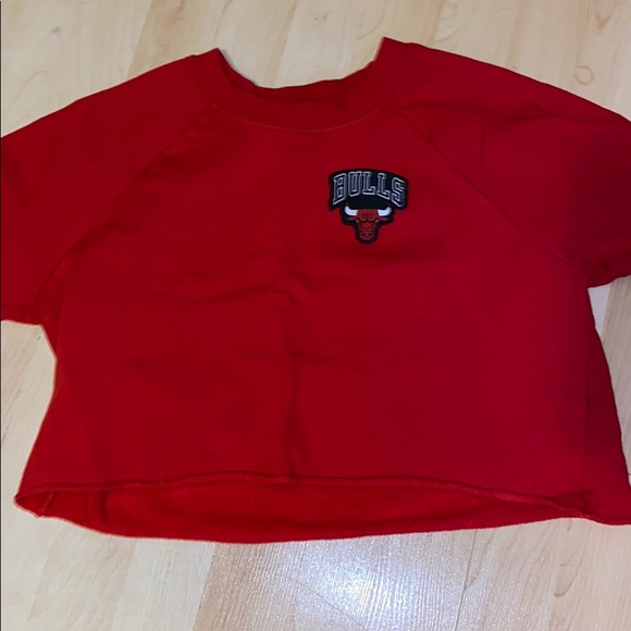 Red Chicago bulls cropped sweatshirt - Picture 1 of 4